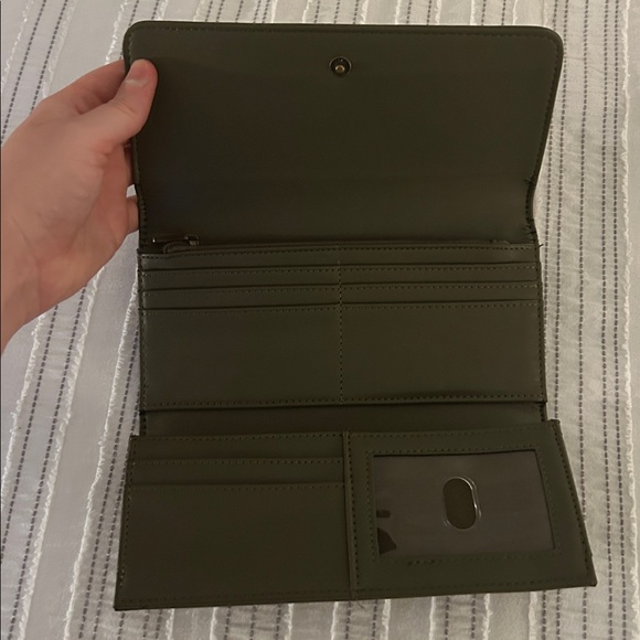 Universal Threads Wallet - Picture 3 of 4